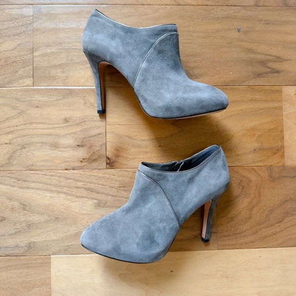 ANTONIO MELANI Shoes - Antonio Melani Women’s Gray Ankle Boots, Size 9.5, Great Condition!